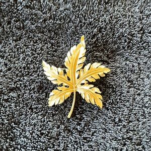 Vintage Trifari Gold Tone Leaf Brooch
